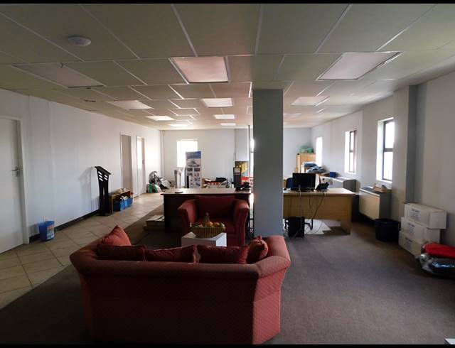 350M² OFFICE TO LET IN FERNDALE